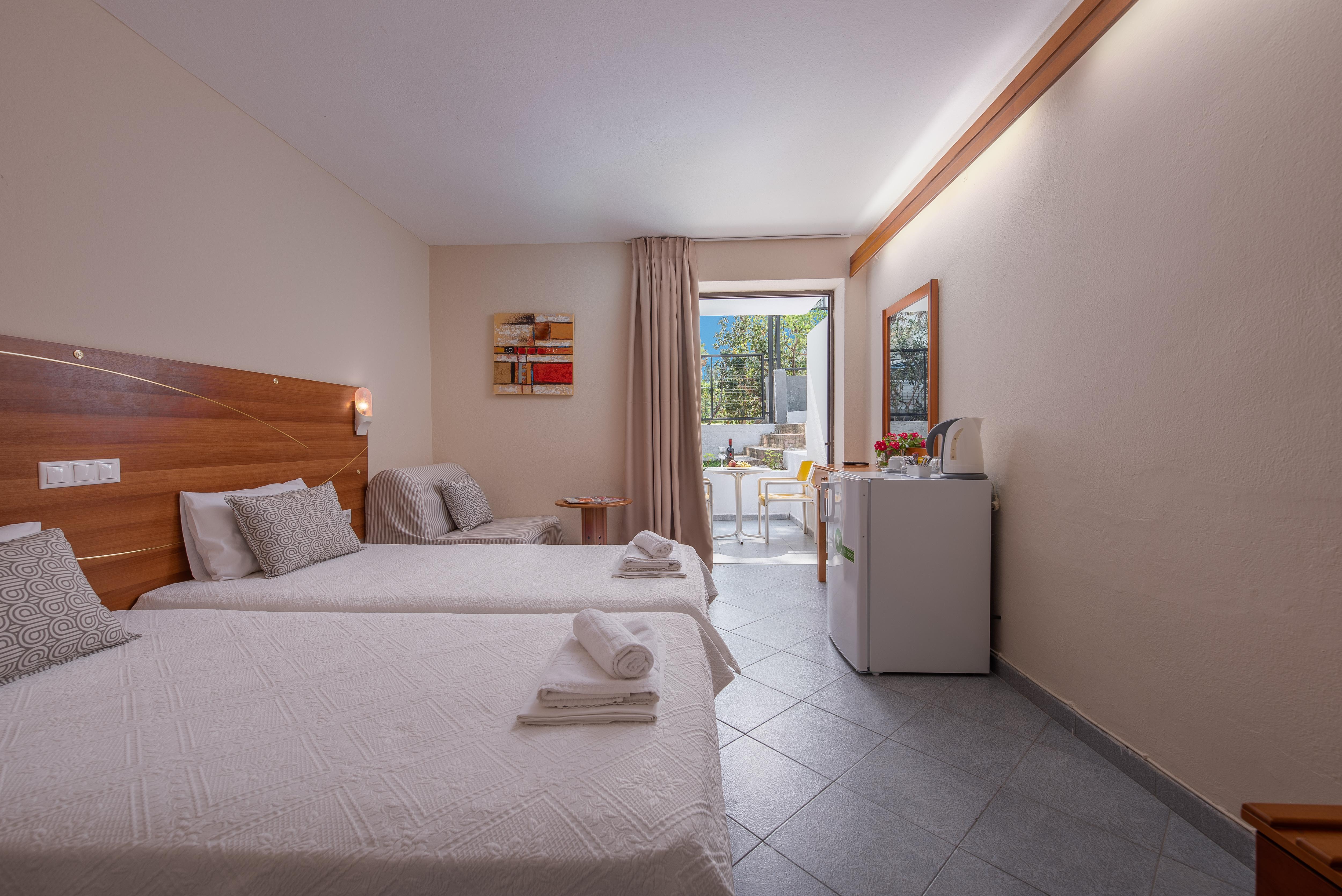 Dionysos Hotel & Suites Chaniotis Extérieur photo