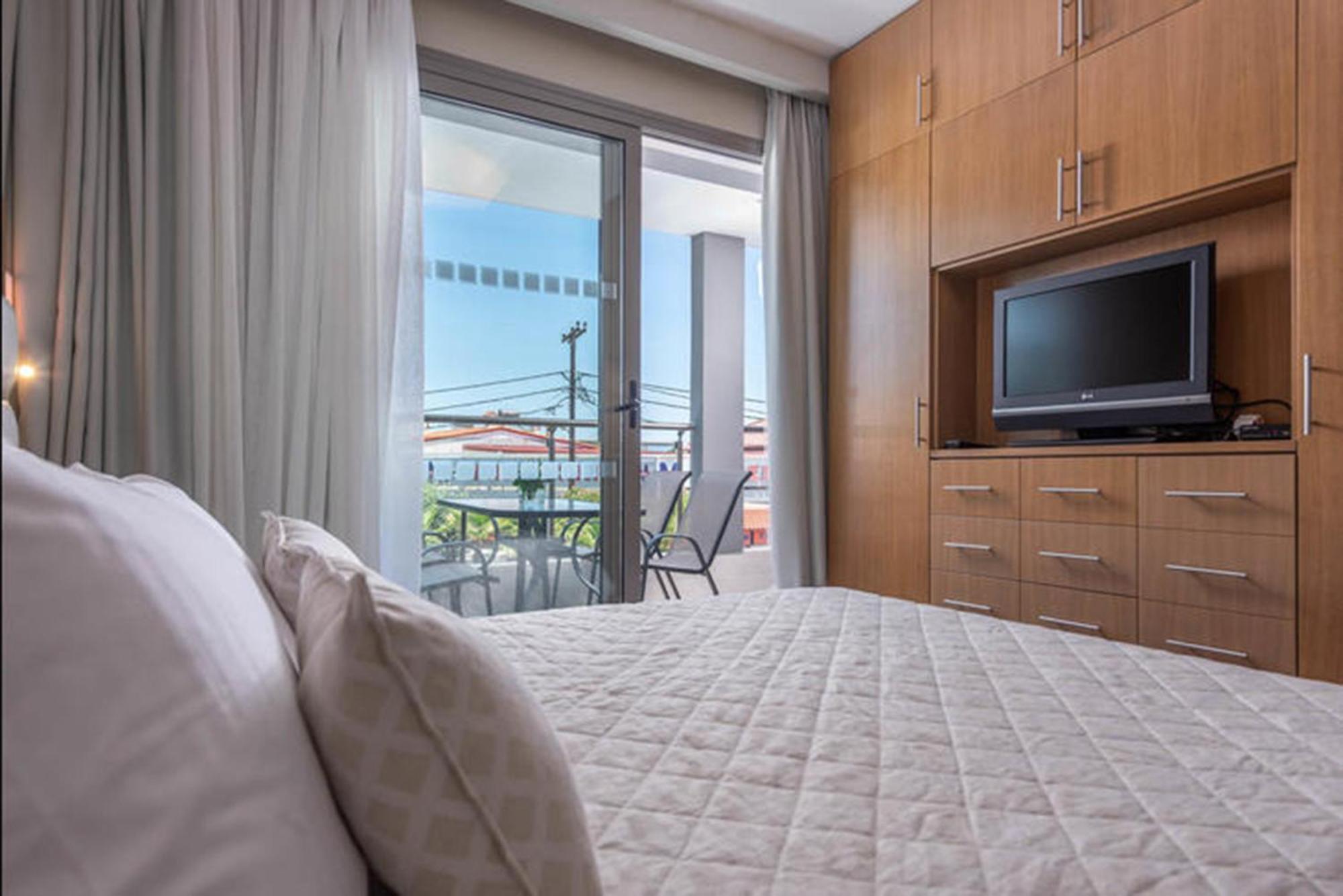 Dionysos Hotel & Suites Chaniotis Extérieur photo